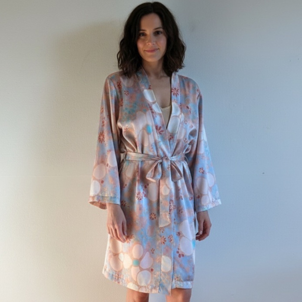 Diamond Tea Sz S Vintage Union Made Floral Satin Short Robe